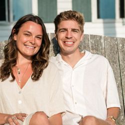 KarunaPhoto - couple on vacation