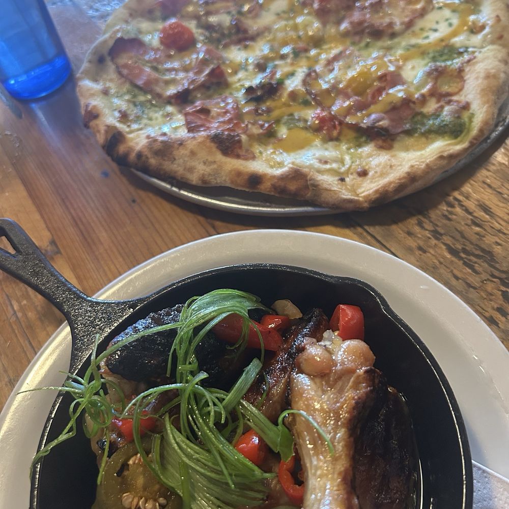 Taos Tap Room - Pizza Near Me - Taos, New Mexico