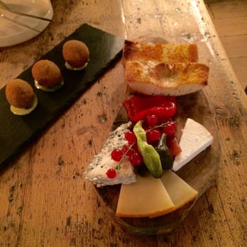 Bravas Tapas - Cheese plate and spinach croquettes - Spanish Near Me - London, XGL