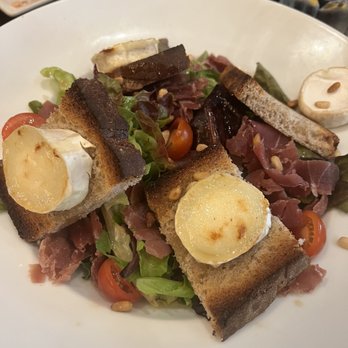 Le P'tit Wagram - Warm goat cheese toast salad - Brasseries Near Me - Paris, 75
