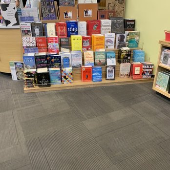 Books Inc - Entrance - Bookstores Near Me - Mountain View, California
