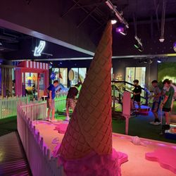 Miniature golf obstacle