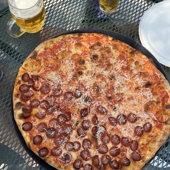 Tree House Brewing Company - Pizza! $23 and shared it with 4 people! - Breweries Near Me - Deerfield, Massachusetts Tree House Brewing Company - Pizza! $23 and shared it with 4 people! - Breweries Near Me - Deerfield, Massachusetts