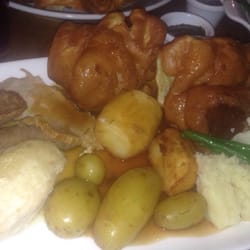 Shiremoor Farm - Mixed meat Sunday lunch with chicken pork and beef