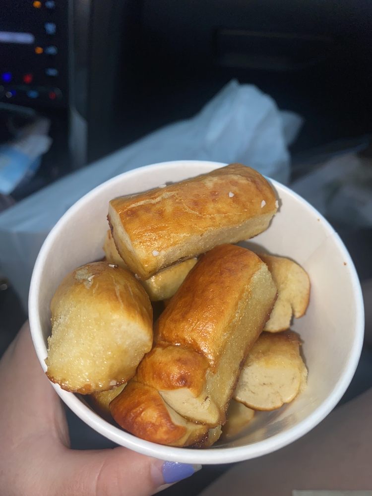 AUNTIE ANNE’S PRETZELS 2502 E Sunrise Blvd, Ft Lauderdale, Florida