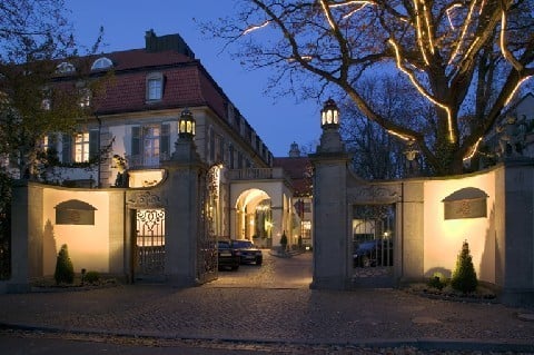 Restaurant im Schlosshotel Berlin by Patrick Hellmann by null