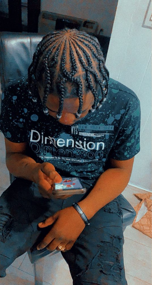 Hair By Des 08 Logo