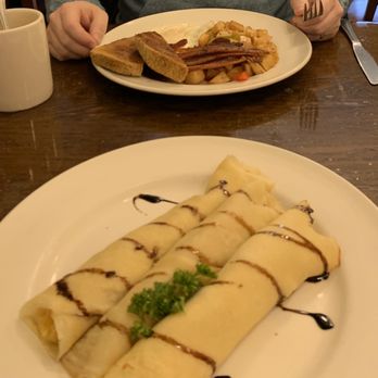 Crescent Cafe - Coffee & Tea Near Me - McMinnville, Oregon