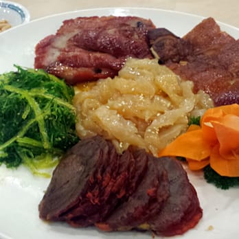 Mayflower Restaurant - Cold appetizer plate with jelly fish, seaweed salad, etc. - Chinese Near Me - Milpitas, California