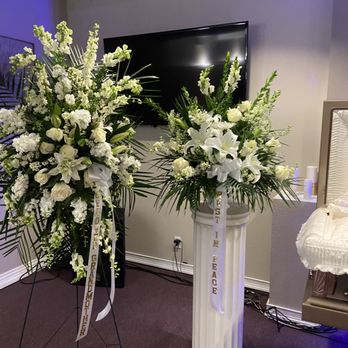 Flowers Direct - Spray and arrangement - Florists Near Me - National City, California Flowers Direct - Spray and arrangement - Florists Near Me - National City, California