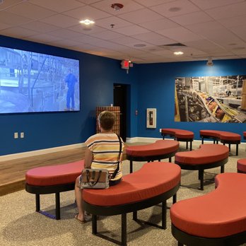 Bush's Visitor Center - Video room - Visitor Centers Near Me - Dandridge, Tennessee Bush's Visitor Center - Video room - Visitor Centers Near Me - Dandridge, Tennessee