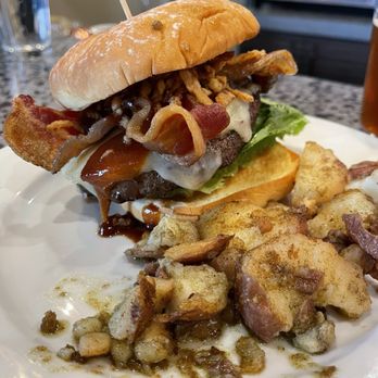 Wild Thyme Bistro - Big Sexy Burger with Smashed Potatoes - New American Near Me - Kanab, Utah