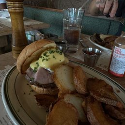 Eggs Benedict with house potatoes