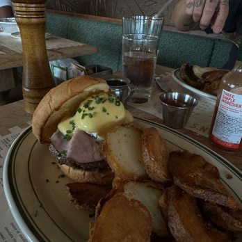 Morgans Restaurant - Eggs Benedict with house potatoes - New American Near Me - Miami, Florida