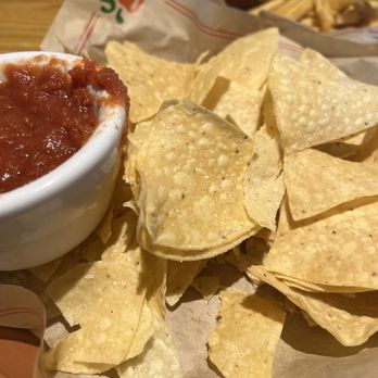 Chili's - Chips & Salsa and Mushroom Swiss Burger - Tex-Mex Near Me - Jacksonville, Florida