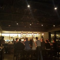 Riel - Bar area, community table