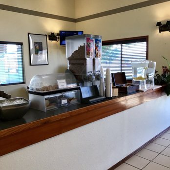 Super 8 by Wyndham Fruita - Breakfast area - Hotels Near Me - Fruita, Colorado