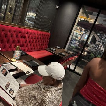 P.F. Chang's - Seating - Chinese Near Me - Honolulu, Hawaii