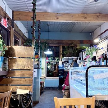 Alys A La Cart - Indoor seating - Food Trucks Near Me - Taos, New Mexico