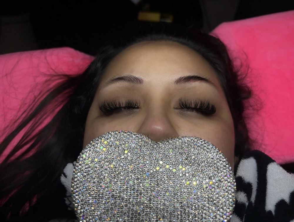 Trap Queen Lashes Logo