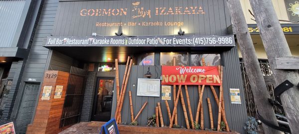 Tee Off Bar & Grill by null