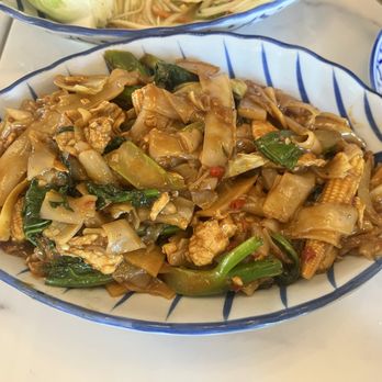 Kin Dee - Drunken Noodles - Thai Near Me - Houston, Texas Kin Dee - Drunken Noodles - Thai Near Me - Houston, Texas