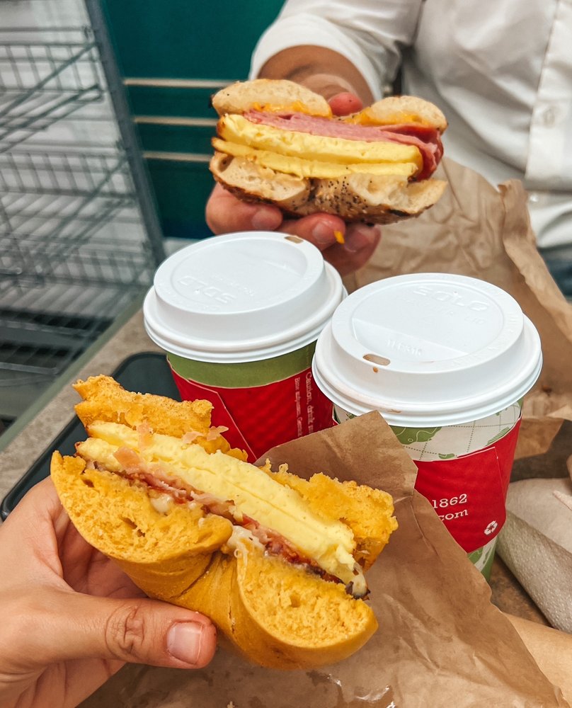 Deland Bagel  Logo