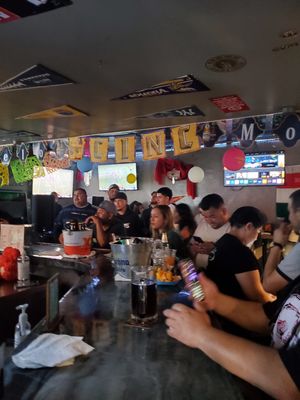 Caliz Sports Bar & Grill by null