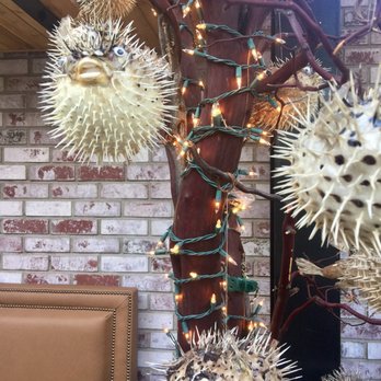 Herringbone Waikiki - tree decorations - Seafood Near Me - Honolulu, Hawaii