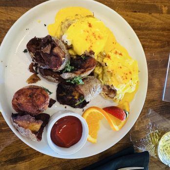 The Gate Restaurant and Bar - Ranch eggs Benedict - American Near Me - Rancho Murieta, California The Gate Restaurant and Bar - Ranch eggs Benedict - American Near Me - Rancho Murieta, California