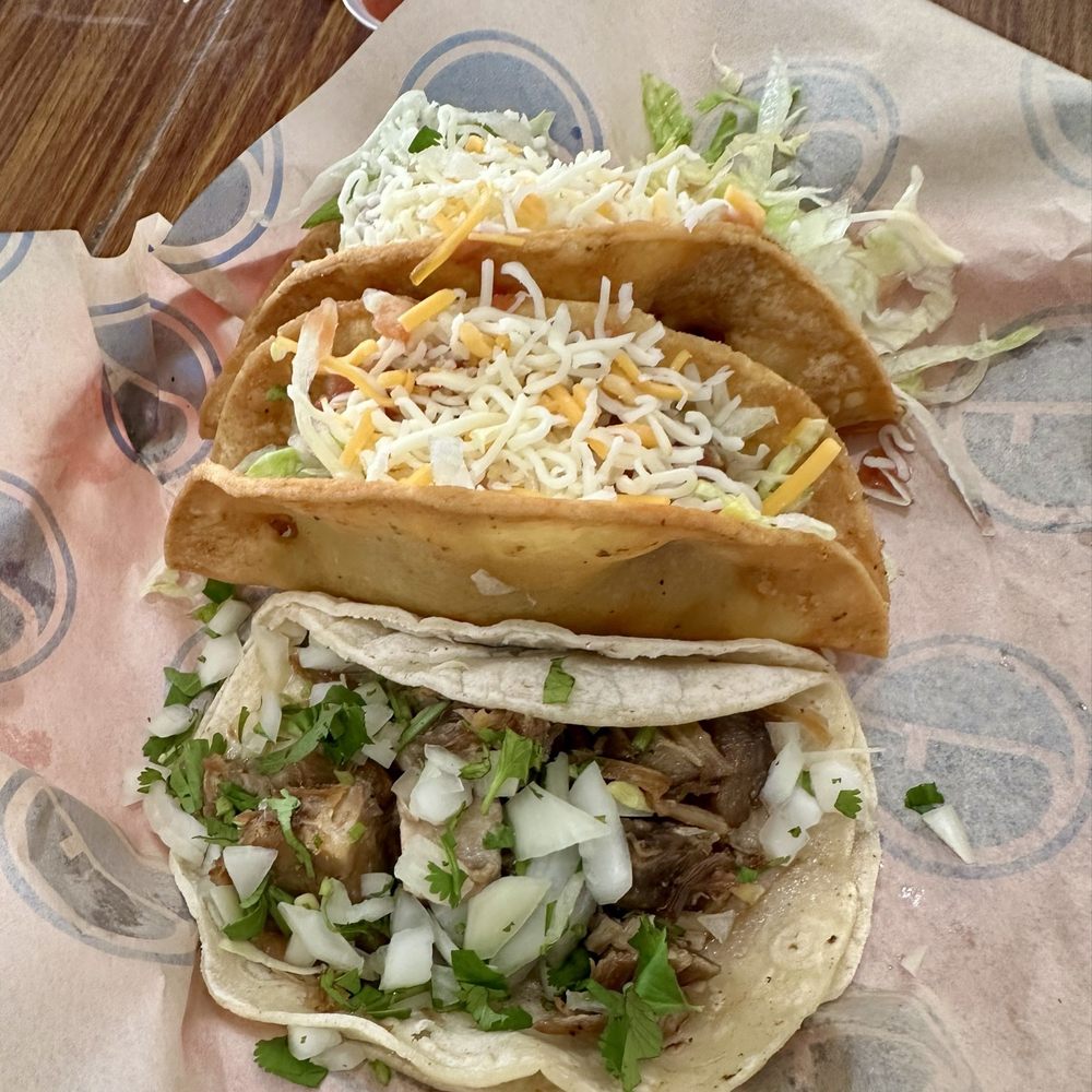 Leo's Mexican Grill - Mexican Near Me - Long Beach, California