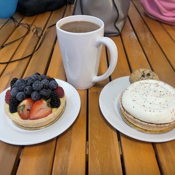 Retreat Bakery Bar - Fresh fruit tart and chocolate silk tart. - Coffee & Tea Near Me - Fort Collins, Colorado Retreat Bakery Bar - Fresh fruit tart and chocolate silk tart. - Coffee & Tea Near Me - Fort Collins, Colorado