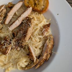 Woody's Raw Bar & Grill - Chicken alfredo
