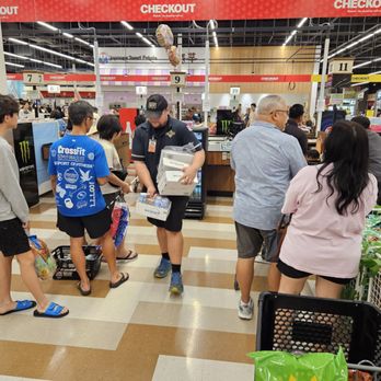 Don Don Donki - Very busy - International Grocery Near Me - Kapolei, Hawaii