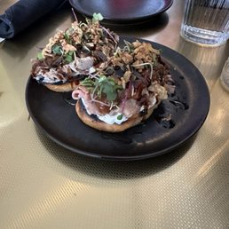 Filet crostini
