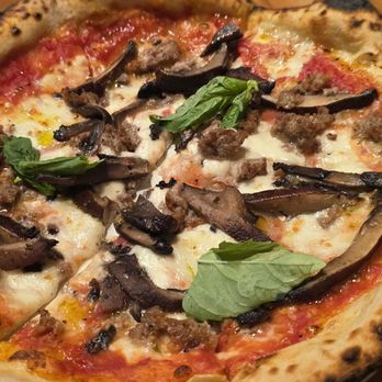 Lynora's Italian Kitchen - Pizza Near Me - West Palm Beach, Florida