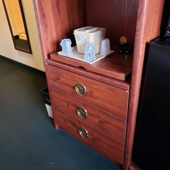 Clover Island Inn - Press wood furniture - Hotels Near Me - Kennewick, Washington Clover Island Inn - Press wood furniture - Hotels Near Me - Kennewick, Washington