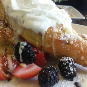Starling Diner - French Toast. Not enough berries but still the best I've had - New American Near Me - Long Beach, California
