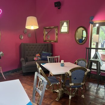 Olla express café - dining area gives a calm vibe to anyone trying to have a quiet coffee date or just some study time. definitely peaceful. - Coffee & Tea Near Me - San Antonio, Texas