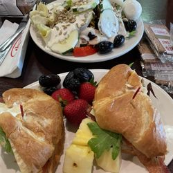 Jason's Deli - Sandwich, fruit and a salad bar