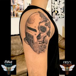 Onyx Tattoo - Skull Helmet Tattoo
#skulltattoo #helmettattoo #butterflytattoo #armortattoo