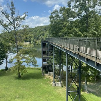 Lodge at Montgomery Bell - Walkway from Restaurant toward Acorn Lake with Overlook - Hotels Near Me - Burns, Tennessee Lodge at Montgomery Bell - Walkway from Restaurant toward Acorn Lake with Overlook - Hotels Near Me - Burns, Tennessee