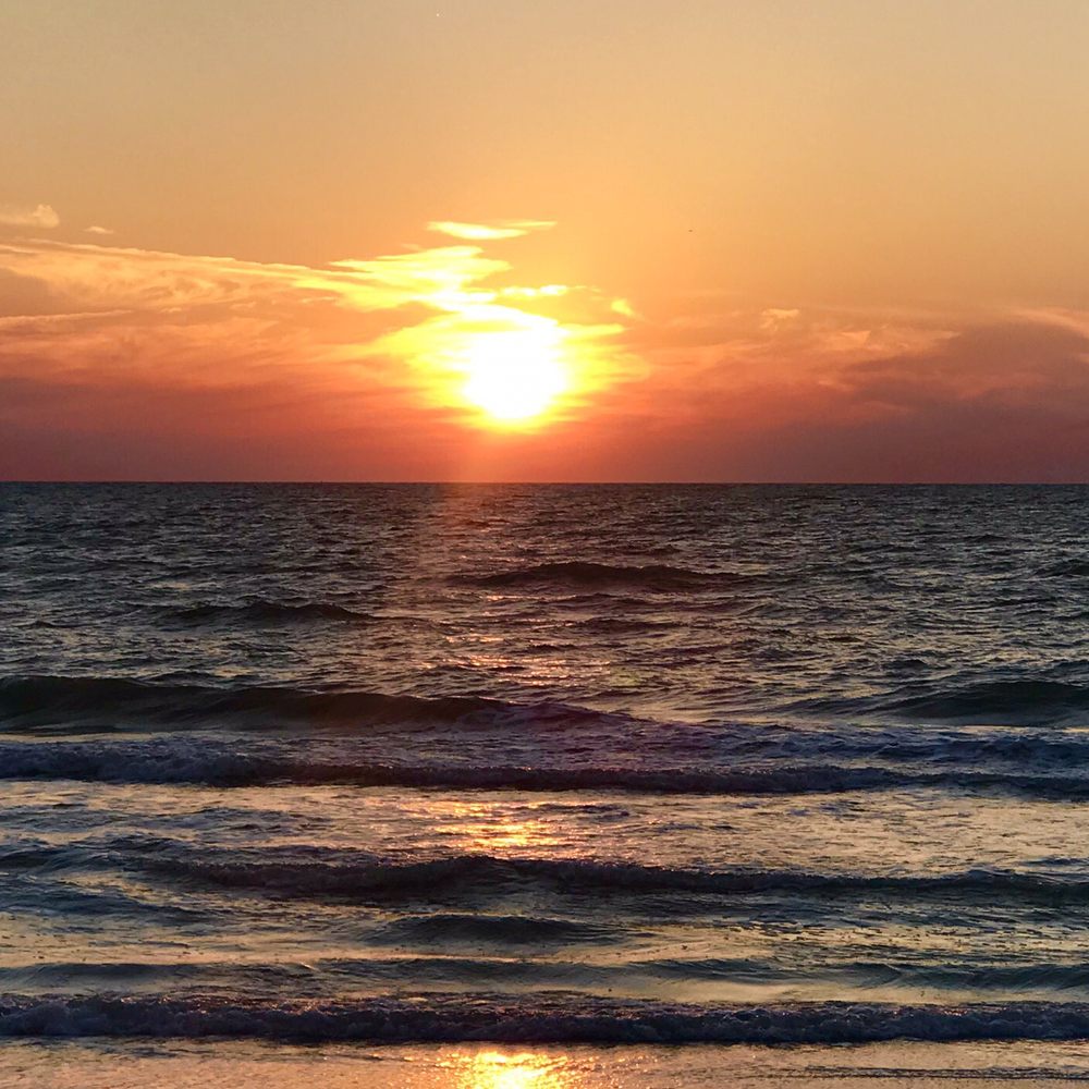 Sunset at Pass-A-Grille Beach - Sunsets are perfect here! - Beaches Near Me - Pass-a-Grille Beach, Florida Sunset at Pass-A-Grille Beach - Sunsets are perfect here! - Beaches Near Me - Pass-a-Grille Beach, Florida
