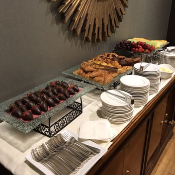 Lafayette Park - Pastries & table set up - Hotels Near Me - Lafayette, California
