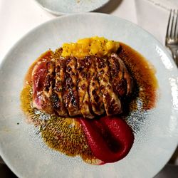 Casa Pepe de la Judería - Grilled duck breast with mango and beet