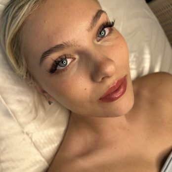 Goodlooks Lashes  - Wispy Full set - Eyelash Service Near Me