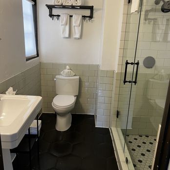Ingleside Estate - Bathroom was clean - Hotels Near Me - Palm Springs, California Ingleside Estate - Bathroom was clean - Hotels Near Me - Palm Springs, California