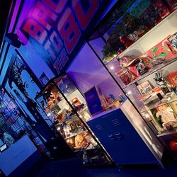 FlashBack RetroPub - Decor and DJ