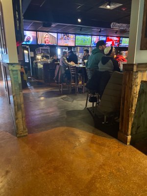 WINKING LIZARD TAVERN - Updated June 2024 - 127 Photos & 140 Reviews