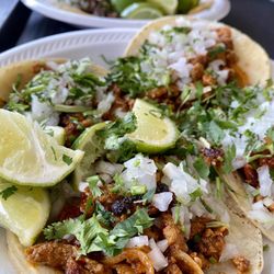 Tacos La Banqueta - Al Pastor & Cabeza